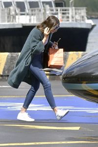 miranda-kerr-at-a-heliport-in-new-york-05-04-2017_5.thumb.jpg.fbb2916f00b25c12280ecea6d10ef636.jpg