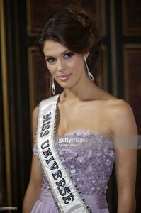 miss-univers-2017-iris-mittenaere-attends-les-bonnes-fees-charity-at-picture-id655795740.jpg