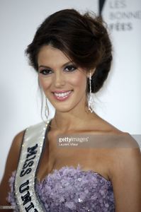 miss-univers-2017-iris-mittenaere-attends-les-bonnes-fees-charity-at-picture-id655795822.jpg