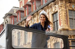 miss-universe-2017-and-miss-france-2016-universe-mittenaere-salutes-picture-id655244062.jpg