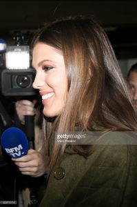 miss-universe-iris-mittenaere-arrives-at-aeroport-roissy-charles-de-picture-id653715114.jpg