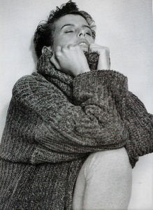 uk_vogue_nov_1990_3.thumb.jpg.c14f6ad847e50c3ea0f42af2e336dfde.jpg