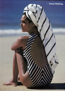 us_vogue_apr_1989_49.thumb.jpg.a89b97aa14556db6a1f29f2f320d410a.jpg