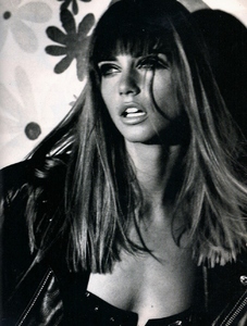 vogue_italia_may_1990_11.thumb.jpg.2d5c783f410297e3fcf1c30c3fcfa2c8.jpg