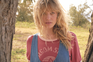 volcom-beach-to-the-city-kollektion-lookbook-010.thumb.jpg.708fb19d0a137bba6fe5446ecefce7aa.jpg