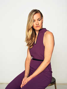 yvonne-strahovski-celebrity-portrait-by-dan-doperalski.thumb.jpg.e777428bf63682e5e45995927e2ba893.jpg