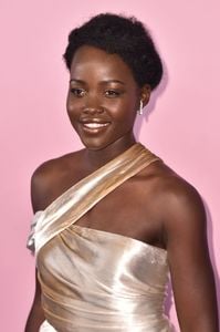 0001_lupita_281229.jpg