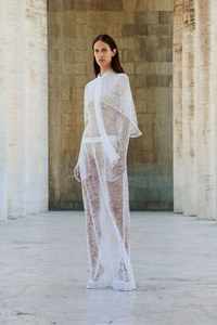 02-givenchy-resort-2018.jpg