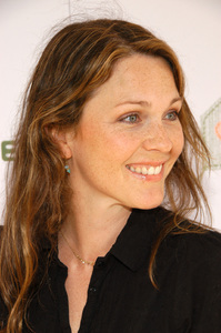 2006-benefit-kelli-williams-19232278-1707-2560.thumb.jpg.f5f4ca275f99d86b9332e9bb9354b19a.jpg