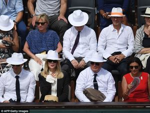 4155485A00000578-0-Engrossed_Nicole_and_Tony_shaded_themselves_with_matching_hats_a-a-1_1497207299008.jpg