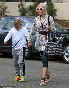 4156BDAD00000578-4594388-Pray_together_Gwen_Stefani_47_was_seen_with_her_8_year_old_son_Z-a-1_1497225703283.jpg