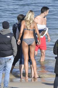 416E386D00000578-4606800-Woman_of_many_talents_She_also_runs_a_fast_fashion_brand_and_reg-a-6_1497521907869.jpg
