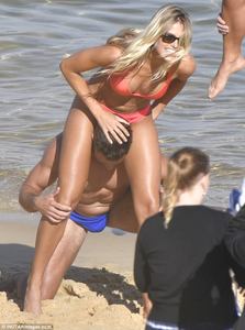 416E3CBF00000578-4606800-Up_she_goes_Australian_beauty_Natalie_Roser_couldn_t_help_but_er-m-13_1497522277022.jpg