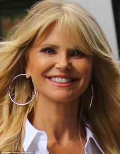 41970CBB00000578-4623868-Drinking_from_the_fountain_of_youth_It_is_hard_to_believe_she_is-a-13_1498013951494.jpg