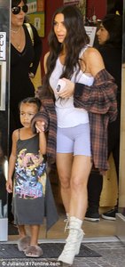 41A7158A00000578-4630392-Mama_bear_behind_her_Also_with_Kim_was_her_mother_Kris_Jenner_wh-m-20_1498168131252.jpg