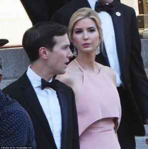 41B84A2200000578-4636330-Jared_Kusnher_and_Ivanka_Trump_were_spotted_leaving_the_Trump_In-a-107_1498348072631.jpg