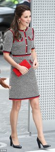 41DED0F300000578-4650392-The_Duchess_of_Cambridge_channeled_Jackie_O_chic_in_a_tweed_dres-a-195_1498738928518.jpg