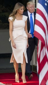 41E3BEA900000578-4652752-The_First_Lady_wore_a_2_319_Roland_Mouret_dress_and_a_pair_of_67-a-58_1498779333002.jpg