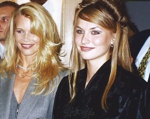 Oklamčákova misska a modelka Zuzana Fábryová a svetová Top modelka Claudia Schiffer.jpg