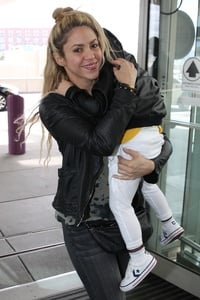       shakira030617BZNimage4.jpg