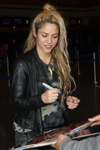       shakira030617BZNimage9.jpg