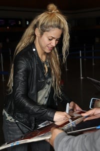       shakira030617BZNimage12.jpg