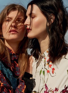 593b6ea03f15c_HarpersBazaarUK-July2017-25.thumb.jpg.5d6c5817ad5a4cb88ad90abe6d0010c5.jpg