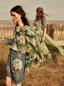 593b6eae068f6_HarpersBazaarUK-July2017-36.thumb.jpg.b44def1e86e2c7c690bea17bec3ffd6e.jpg