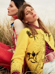 593b6eda6148e_HarpersBazaarUK-July2017-34.thumb.jpg.14220a75e252a5e30dcd51b1ad3bec40.jpg