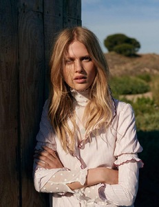 593cace477bfb_ElleFrance9au15Juin2017-13.thumb.jpg.1f64416350d2db9b77f45738dac5b96c.jpg