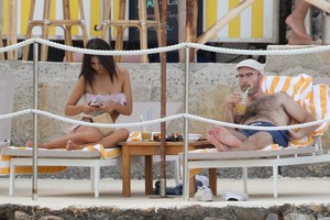     emrata110617BZNimage16.jpg