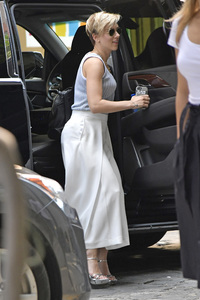    scarjo110617BZNimage1.jpg