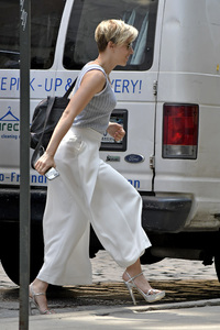    scarjo110617BZNimage4.jpg