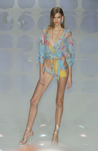 593dd19d2b107_ValentinoSS04show2CC165.thumb.jpg.fef1fb428271de6c3dc3b534f3d4443e.jpg