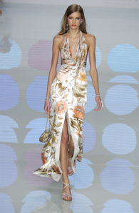 593dd29b28579_ValentinoSS04show2CC108.thumb.jpg.343d38eec1863a6bfbff7738fe10a7fd.jpg