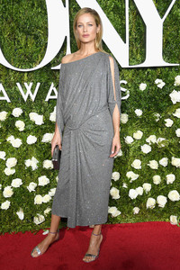 Carolyn+Murphy+2017+Tony+Awards+Arrivals+qqJkTc9l7Hpx.jpg