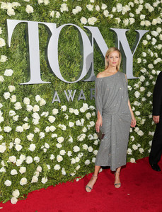 Carolyn+Murphy+2017+Tony+Awards+Red+Carpet+qCaqRpQBuDOx.jpg