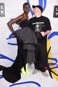 Alek+Wek+2017+CFDA+Fashion+Awards+Winners+DJfa4g6XCejx.jpg