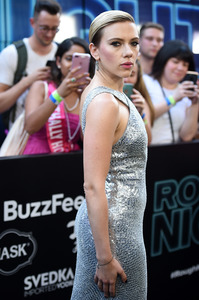  scarjo130617BZNimage120.jpg