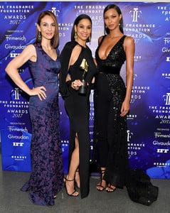 Lais+Ribeiro+2017+Fragrance+Foundation+Awards+-Ztk47h0TMgx.jpg