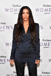 Kim+Kardashian+2017+Forbes+Women+Summit+MUkMZI_mb6bx.jpg