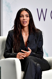 Kim+Kardashian+2017+Forbes+Women+Summit+R23BWXcHSfvx.jpg