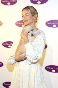 Carolyn+Murphy+Animal+Haven+50th+Anniversary+-1OpJfXjJlfx.jpg