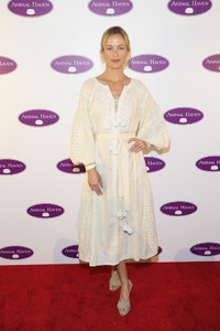 Carolyn+Murphy+Animal+Haven+50th+Anniversary+i97lgAgIVlYx.jpg