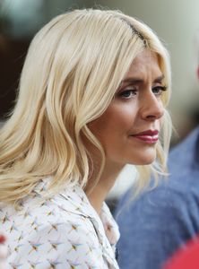    hollyw160617BZNimage1.jpg