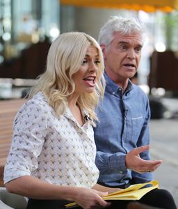    hollyw160617BZNimage6.jpg