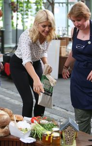    hollyw160617BZNimage18.jpg