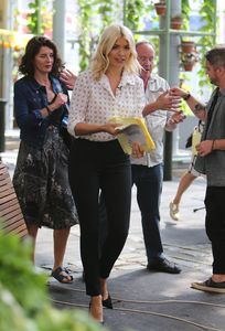    hollyw160617BZNimage23.jpg