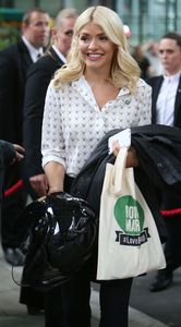    hollyw160617BZNimage26.jpg