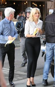    hollyw160617BZNimage29.jpg